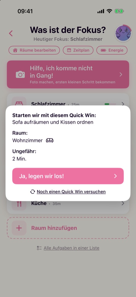 Eine Quick-Win-Karte: Sofa aufräumen und Kissen ordnen im Wohnzimmer, ungefähr 2 Minuten, mit Ja, legen wir los! und Noch einen Quick Win versuchen.